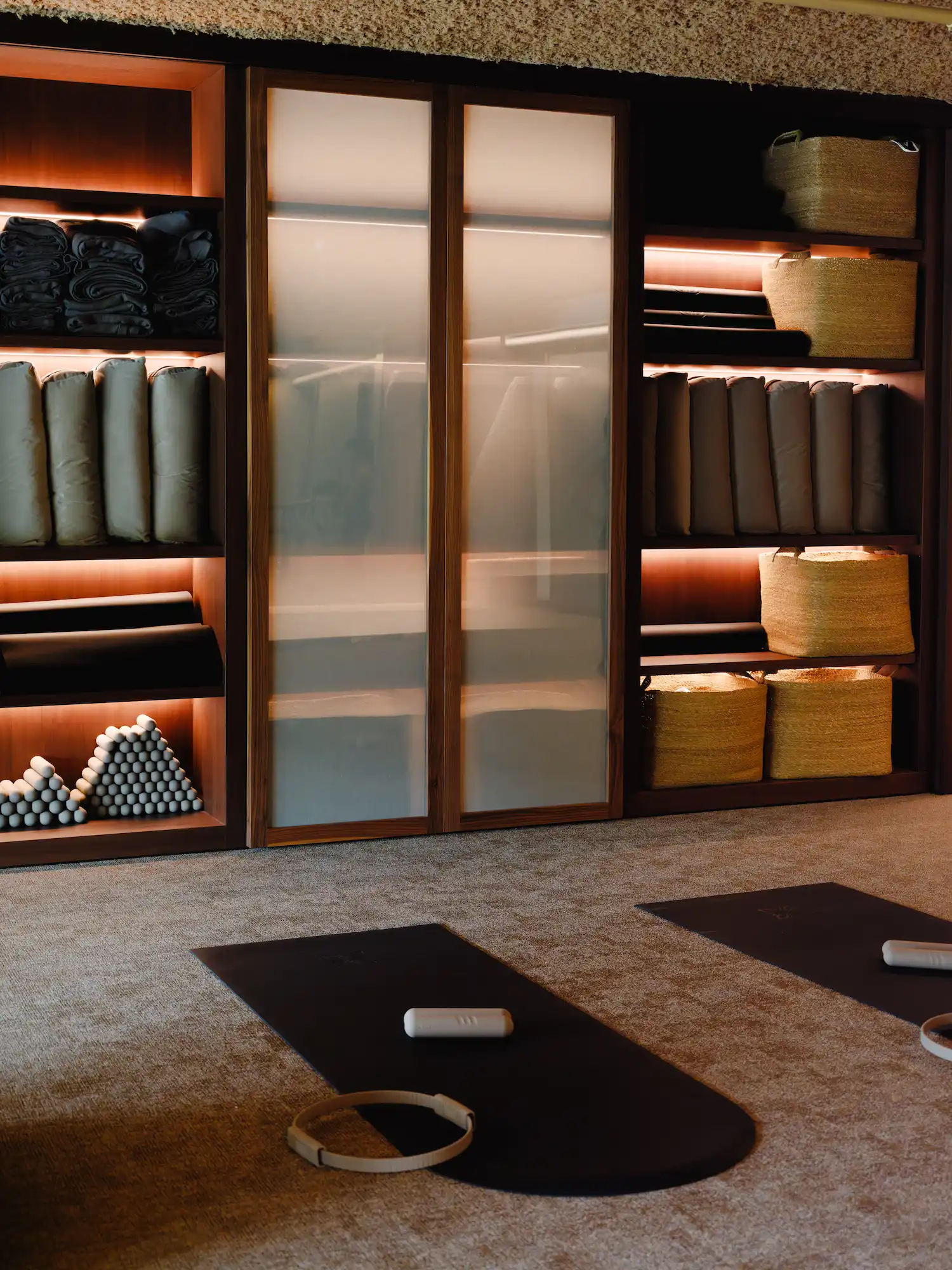 the studio yoga mats storage bonsai brussels